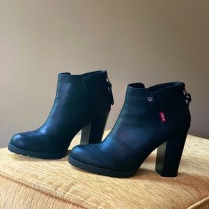 Never worn Levi’s black booties, size 7.5